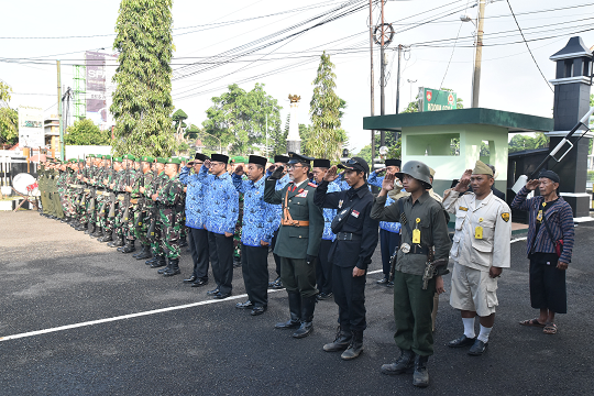 Komunitas Sepeda Onthel Ikut Upacara Hari Pahlawan Di Kodim 0704 Banjarnegara