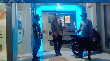  Babinsa Bersama Bhabinkamtibmas melaksanakan Patroli 