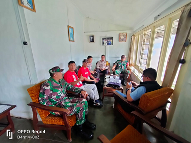 Komsos Babinsa Bersama Bhabinkamtibmas dengan Pendeta