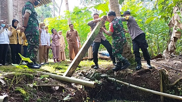 Dukung Percepatan ODF Danramil beserta Anggota Bersama Dinas Kesehatan Grebek Jamban Helikopter