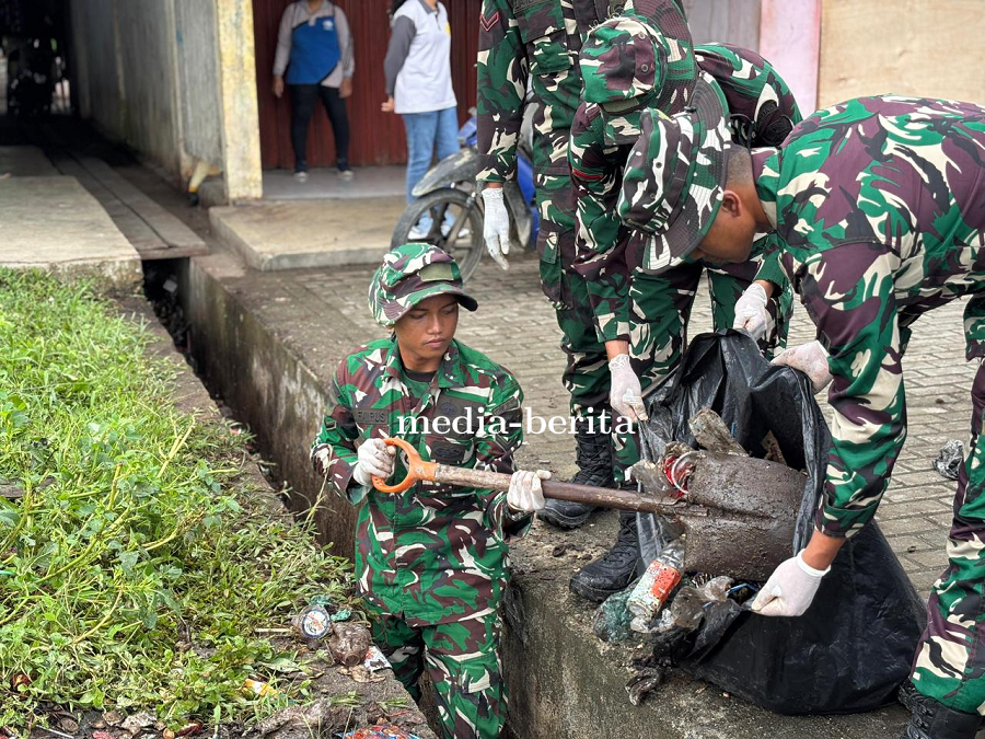 Sinergi Tanpa Batas: Yonif TP 809/NTM Bersama Komponen Bangsa Sulap Pasar Sentral Sarmi Jadi Bersih