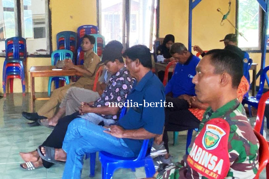 Dampingi Edukasi Masyarakat, Babinsa Kurik Hadiri Sosialisasi Hukum Sewa Menyewa
