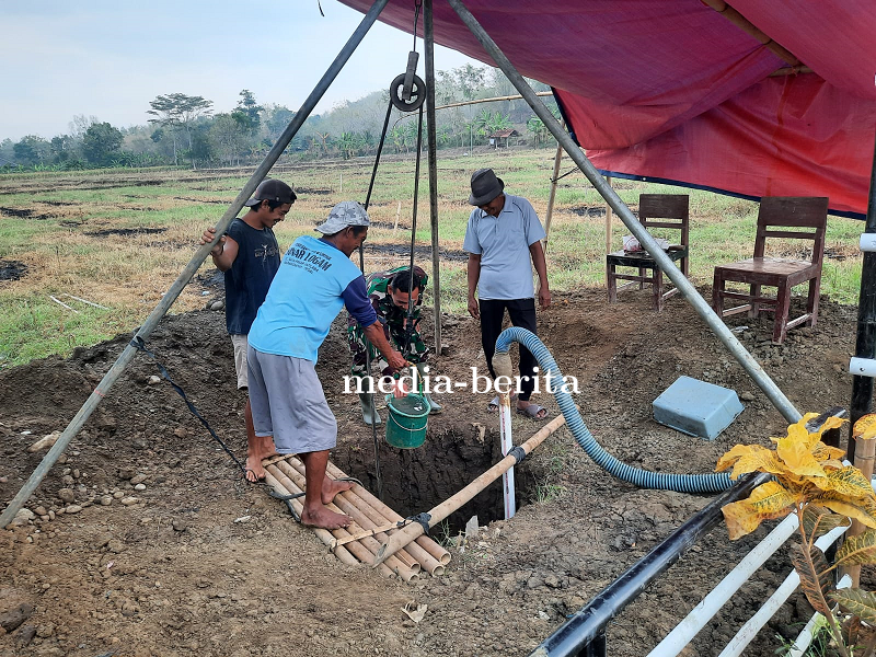 Anggota Kodim 0712 Tegal Siapkan Lahan Tanaman Jagung Masa Tanam Ke – 5