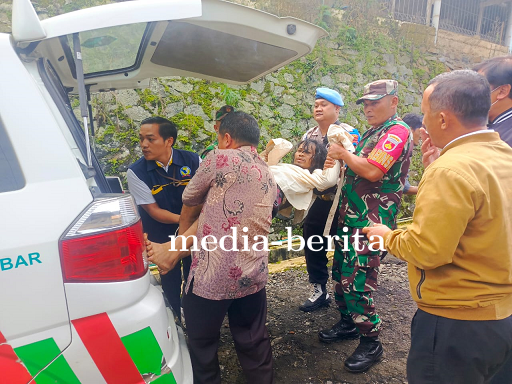 Babinsa Bersama Forkopimcam Karangkobar dan Dinas Kesehatan Evakuasi Pasien ODGJ demi Layanan Keseha